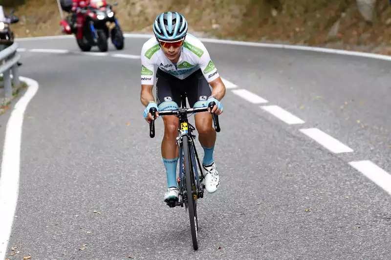 Vuelta a España: Lopez says crash in gravel sector "could have been worse
