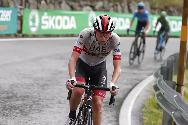 Vuelta a España: Pogacar takes stage win in stormy conditions, solo