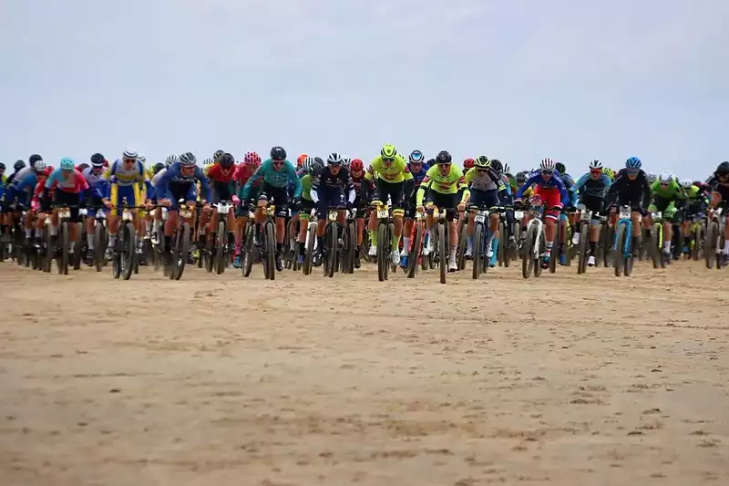 Jordi Wahlop won the Belgian Beach Championship, the last victory for the B&B Hotels team.