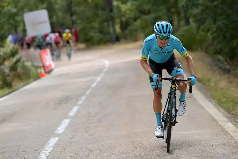 Lopez reclaims white jersey for Vuelta a España