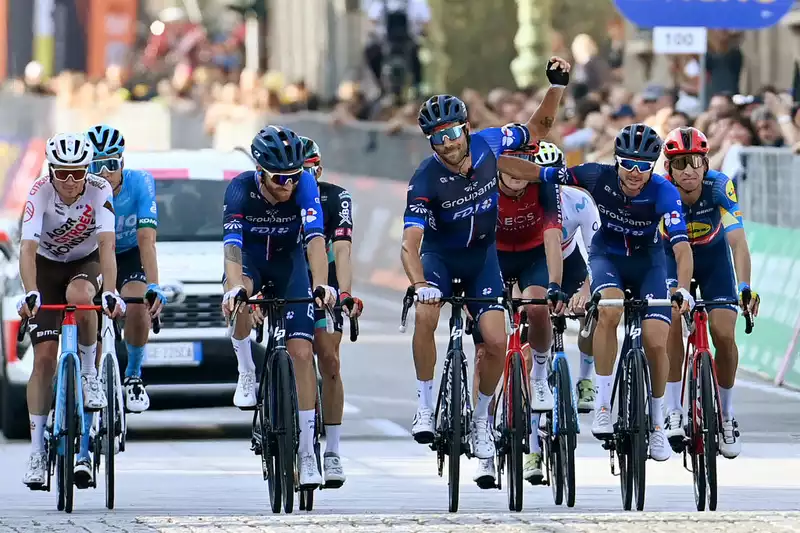 "I do not know if I deserve it" – Thibaut Pinot's touching farewell at Il Lombardy