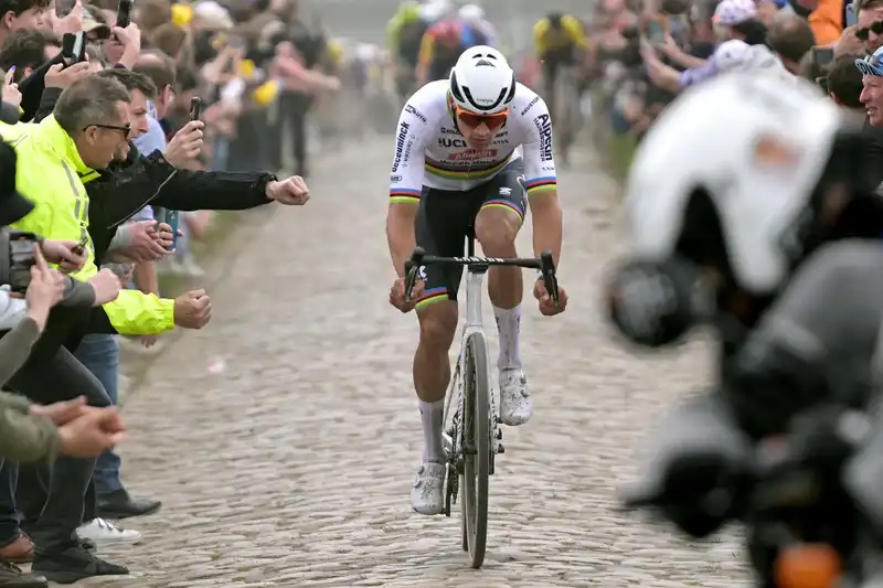 Paris-Roubaix cap throwing spectators offered a deal to avoid legal action