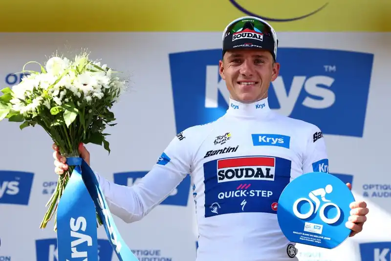 Remco Evenpole wears the white jersey for the Tour de France: if tomorrow is yellow, so much the better!